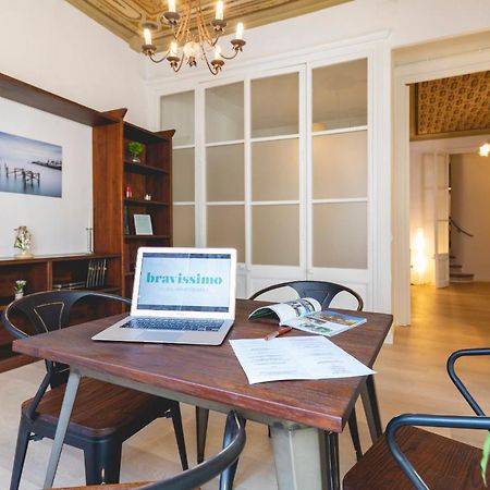 Bravissimo Placa Del Vi, Authentic Historic Apartment ชีโรนา ภายนอก รูปภาพ