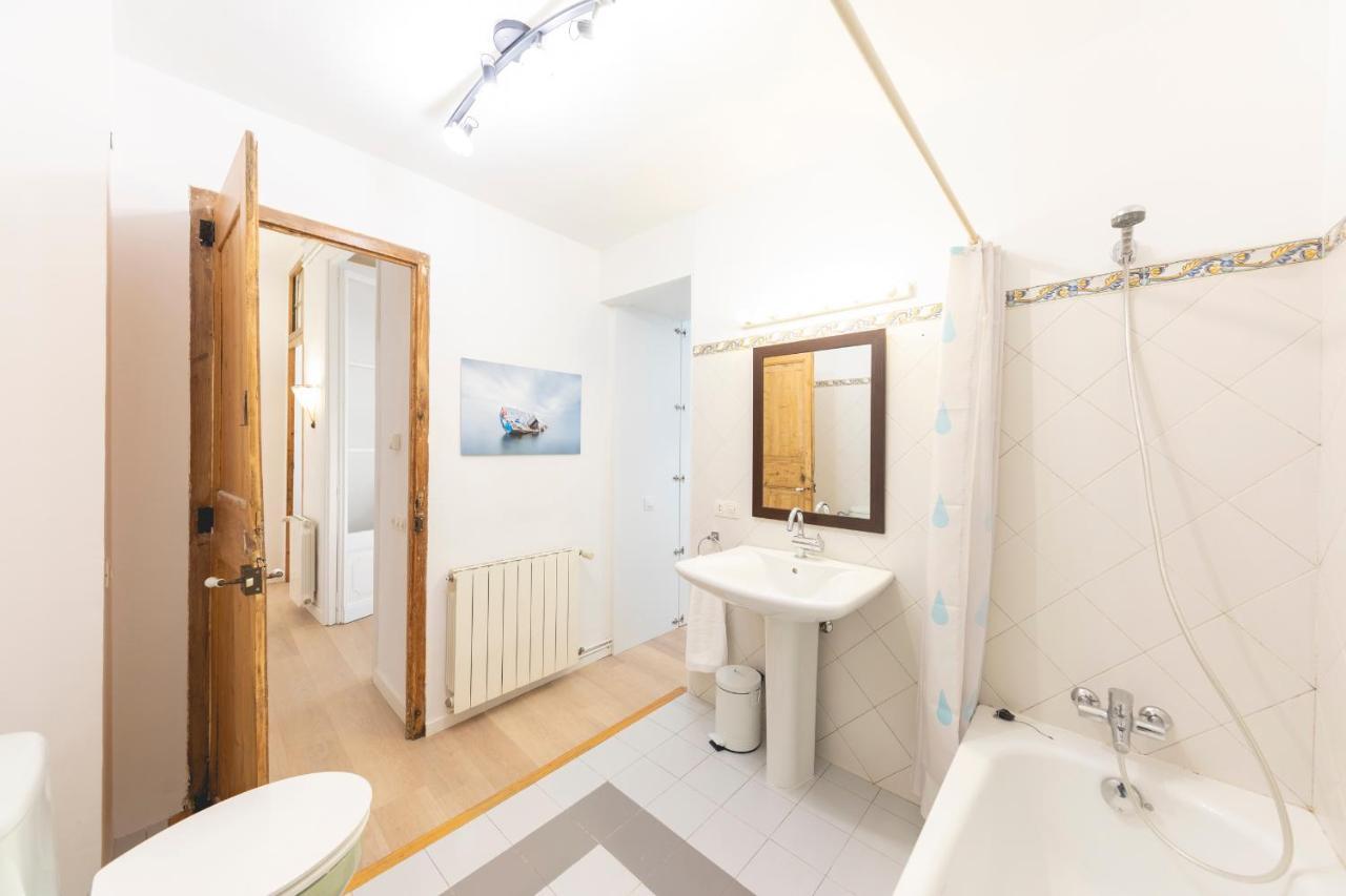 Bravissimo Placa Del Vi, Authentic Historic Apartment ชีโรนา ภายนอก รูปภาพ